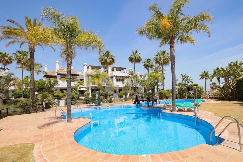 Foto e624d22f-526e-4e7b-844d-2d1b9cb867b3. Casa adosada  en venta en El Paraíso Benahavís