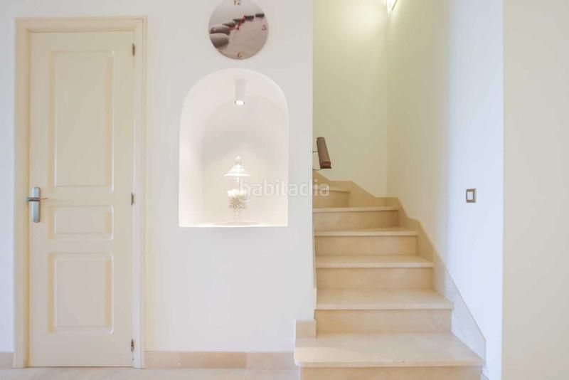 Foto ffd1ffce-1664-4bf5-9647-3dde5e21b057. Casa adosada  en venta en El Paraíso Benahavís