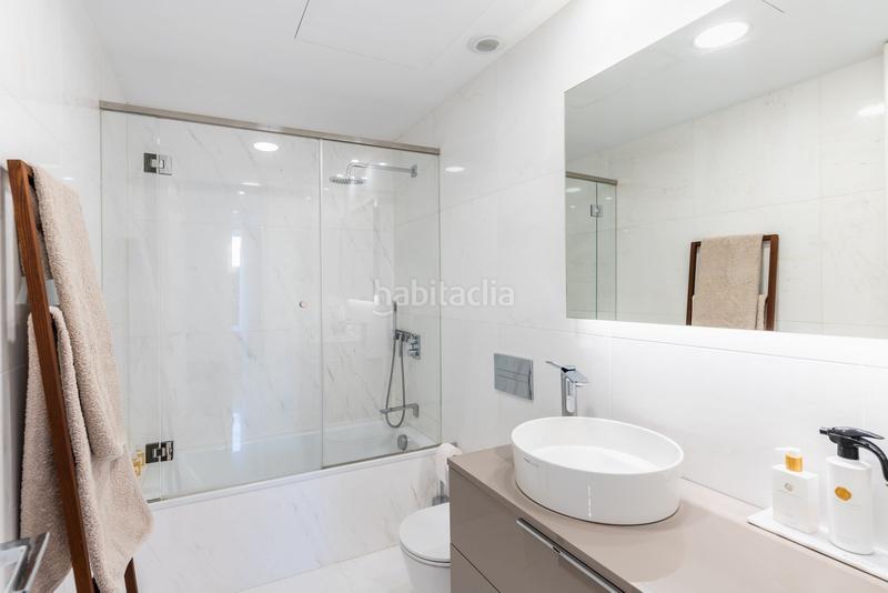 Foto 09f0820e-da09-410f-a00d-3866217d1d42. Planta baja apartamento frente a la playa en venta en Estepona