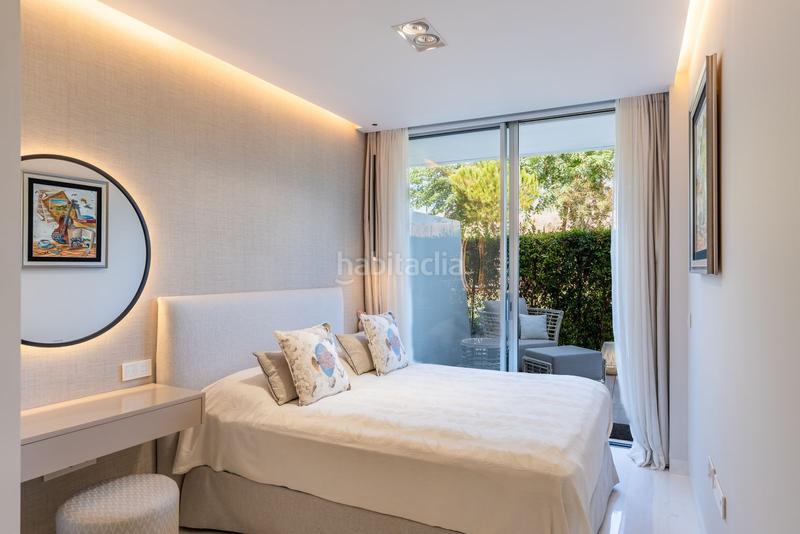 Foto 639b60bf-30cf-4b45-b018-5630f98c37f2. Planta baja apartamento frente a la playa en venta en Estepona