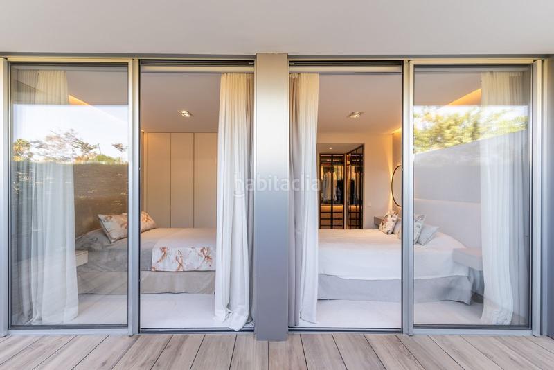 Foto aa474342-6843-4b54-baf4-495ce637a474. Planta baja apartamento frente a la playa en venta en Estepona