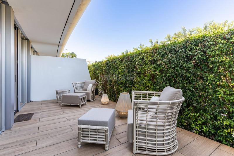 Foto fb331f35-fdcb-4f30-9522-55c0a77c91c9. Planta baja apartamento frente a la playa en venta en Estepona