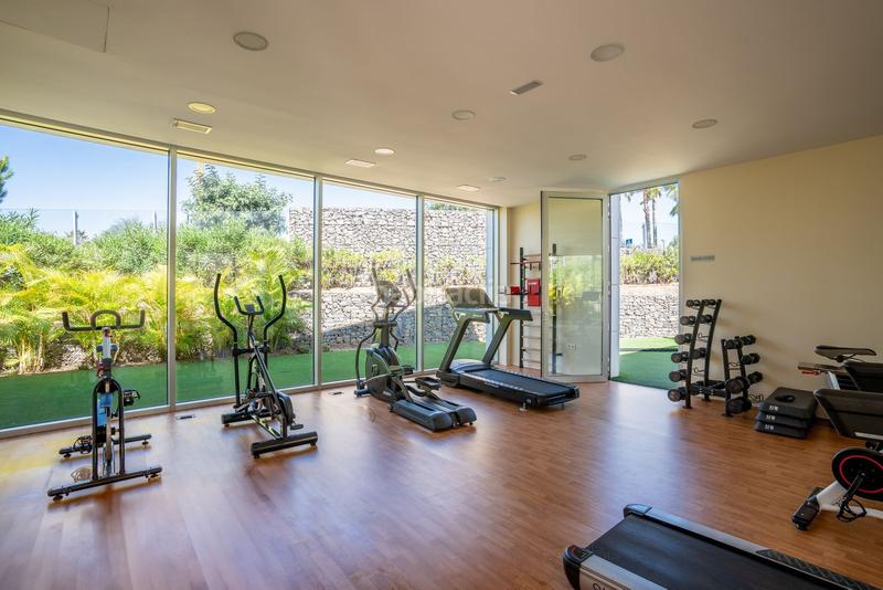 Foto fcc531d0-739e-4da5-b13d-bb53a81ccd8a. Planta baja apartamento frente a la playa en venta en Estepona