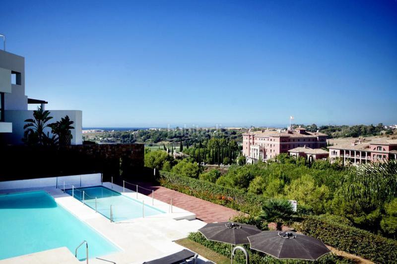 Foto 72e9b425-f842-4ade-a862-d7c68f86b54d. Àtic amb aparcament piscina a Los Flamingos Benahavís