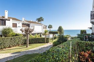 Maison jumelée à Guadalobón. Casa adosada en venta en bahía azul