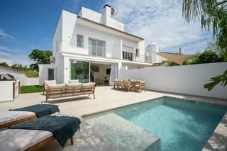 Casa aparellada a Rodeo Alto - Guadaiza - La Campana. Renovado villa independiente en venta en beachside