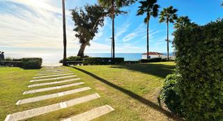 Planta baixa a Zona de Punta Plata. Apartamento en planta baja en venta en estepona