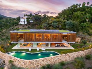 Casa a El Madroñal. Villa de excelencia arquitectónica en venta en el madroñal
