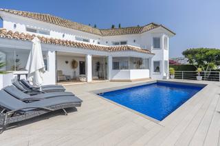 Casa en Guadalobón. Magnífica villa en venta en estepona