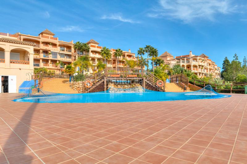 Foto a1ee2674-e4c8-48e6-a98b-a4ea3834cd4d. Penthouse with parking pool in Nueva Torrequebrada Benalmádena