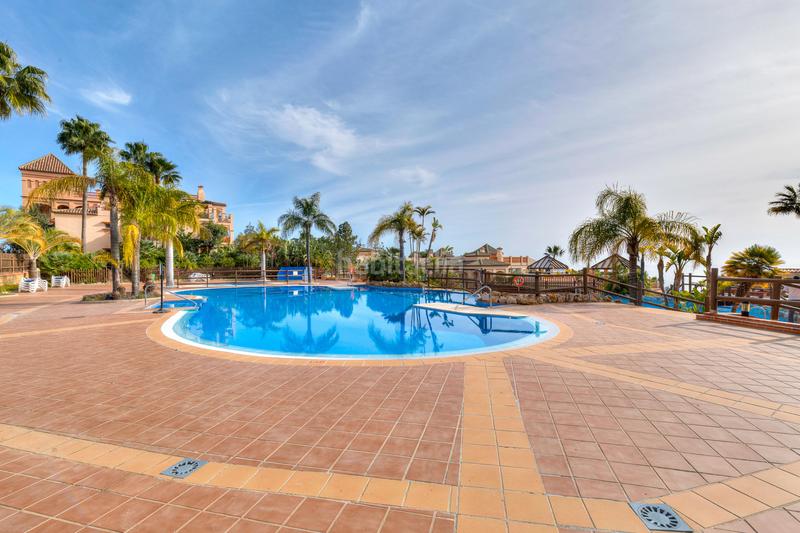 Foto a82d5c64-ab1f-43b3-9a5e-ac7b270fc042. Penthouse with parking pool in Nueva Torrequebrada Benalmádena