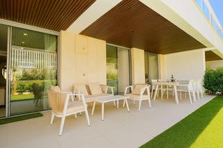 Planta baixa a Elviria. Moderno apartamento planta baja en venta en elviria