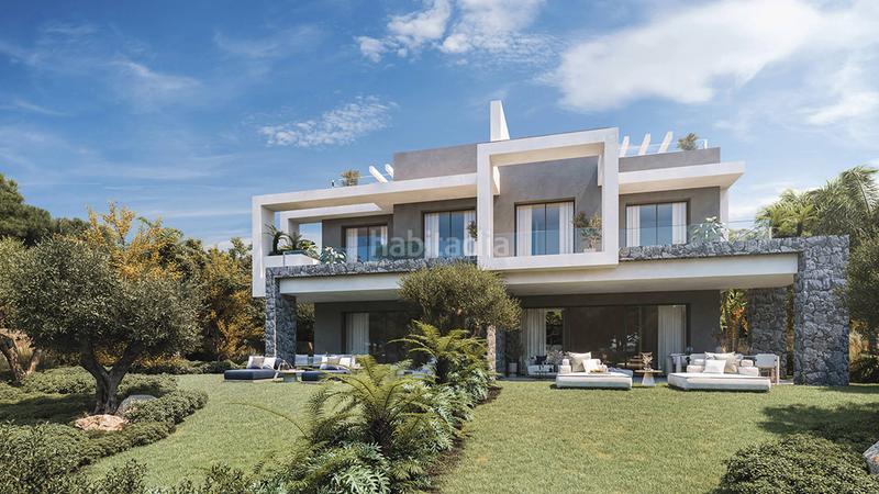 Foto c84f8788-e85a-4c8e-82b7-95fa1a2beade. Casa adossada amb aparcament piscina a La Concha - Resina Golf Estepona