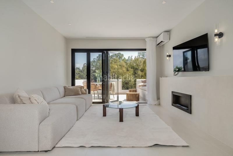 Foto 57a0cb6b-7bcd-471f-9149-89a87c7ee13c. Apartamento  moderno en venta en los almendros en Benahavís