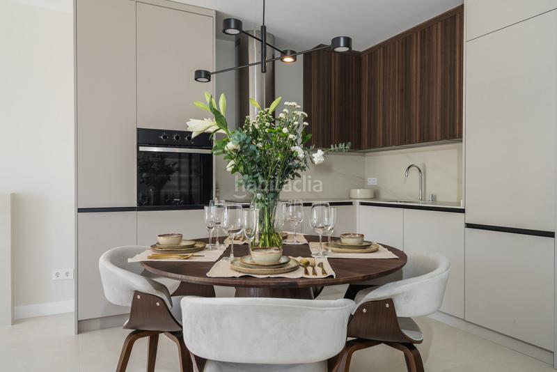 Foto 947bce92-bd64-410b-9d35-8f53011aa178. Apartamento  moderno en venta en los almendros en Benahavís