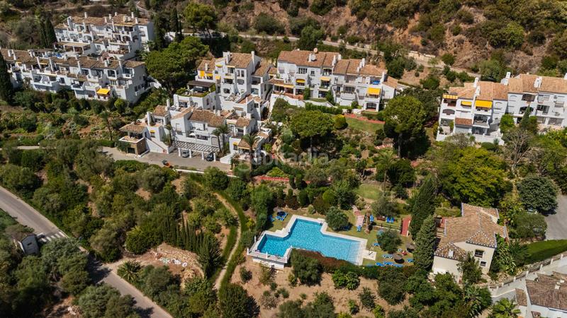 Foto f0d78bb4-ff2a-44c8-b089-ef98d8702ada. Apartamento  moderno en venta en los almendros en Benahavís