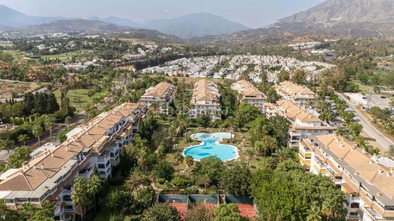 Foto 42d488c1-d1cb-474a-a7b7-a4f3bab861f8. Dachwohnung mit parking pool in Nueva Andalucía centro Marbella