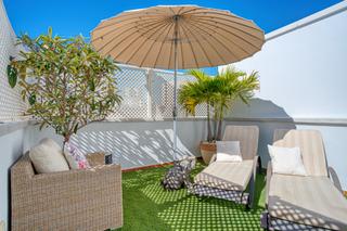 Casa a schiera in Playa Bajadilla - Puertos. Elegante casa adosada en venta en el corazón de marbella