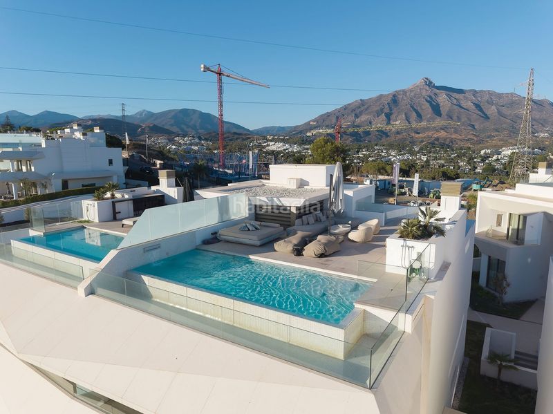 Foto 12a9e96c-09c3-4edb-b8ff-62d7265e9906. Casa aparellada amb calefacció aparcament piscina a Marbella