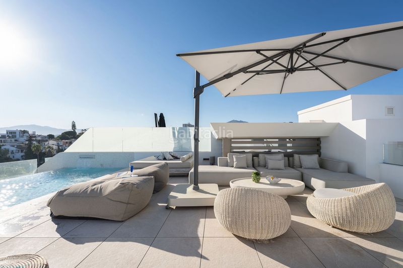 Foto eac85724-d6de-4d4f-8039-d2be1301c62f. Casa aparellada amb calefacció aparcament piscina a Marbella