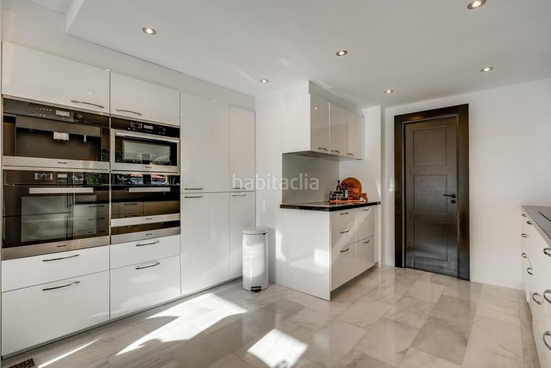 Foto 007f7b97-36a6-47fe-8020-582a5506cef2. Casa con parcheggio piscina in Nueva Andalucía centro Marbella