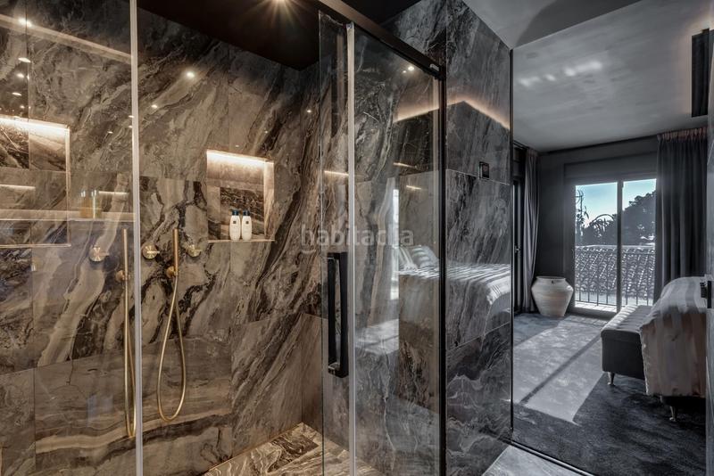 Foto e51b65b1-af3c-4c2e-87b2-077fba12fd38. Casa con parcheggio piscina in Nueva Andalucía centro Marbella