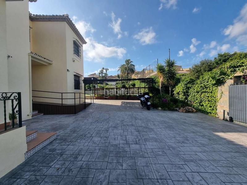 Foto 73d70192-fa20-4738-8ffb-9b7bd499757c. Casa con parcheggio piscina in Nueva Andalucía centro Marbella