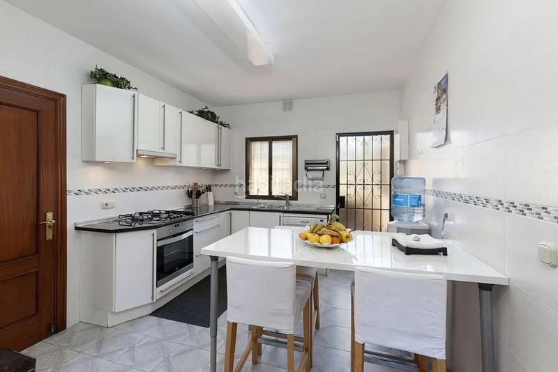 Foto b6105b16-3a79-4829-8e4c-5b438e94f890. Casa con parcheggio piscina in Nueva Andalucía centro Marbella