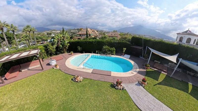 Foto eb78bad0-1b23-4c14-a62b-67f4c224a64a. Casa con parcheggio piscina in Nueva Andalucía centro Marbella