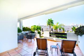 Planta baja en La Concha - Resina Golf. Fantástico apartamento de 2 dormitorios en venta con vistas al m