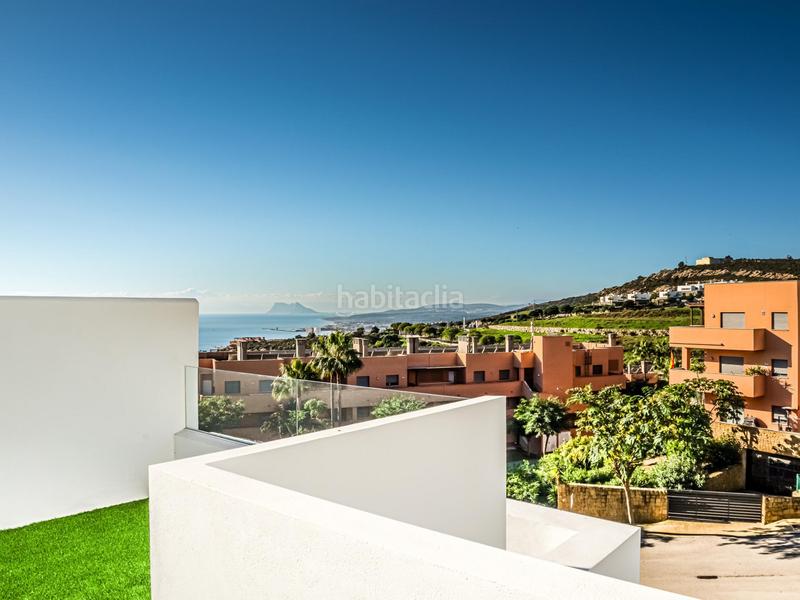 Foto a1c16c1e-9c40-4ddd-bc61-35919c094979. Casa adosada nueva casa adosada construida en venta en Manilva