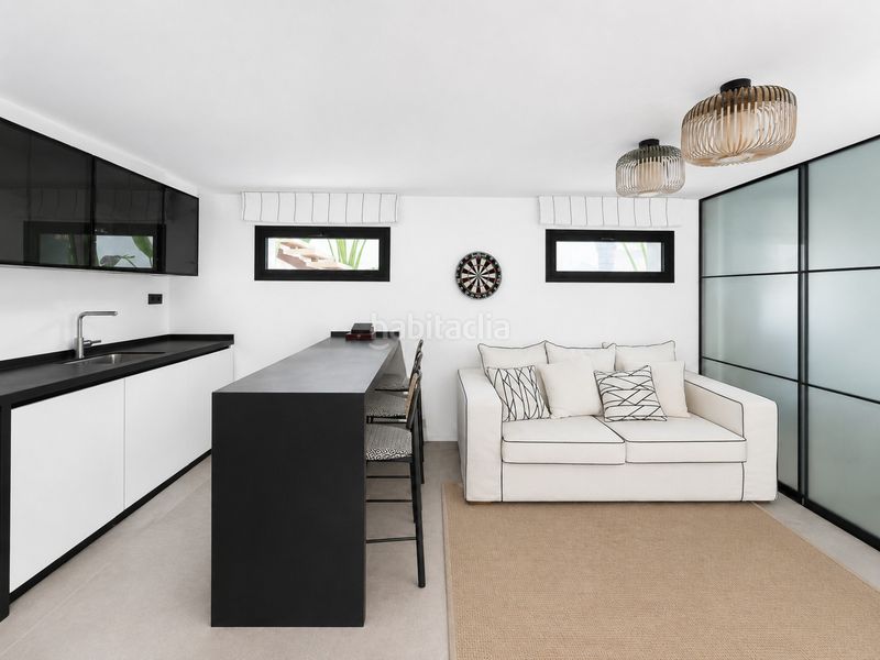 Foto f8394c7f-faa0-4f41-9c50-4fb30a61fffd. Casa amb aparcament piscina a Nueva Andalucía centro Marbella