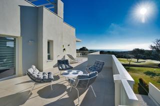 Apartament a Sotogrande Alto. Nuevo apartamento de lujo de 3 dormitorios en campo de golf en v