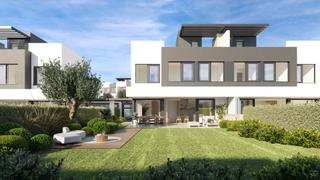 Towny house in Nueva Atalaya. Villa pareada en venta en atalaya golf, estepona