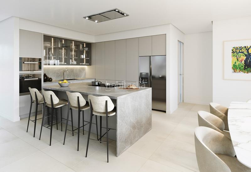 Foto e939a29c-304c-4f7c-b1dc-66a95e20c610. Planta baja nuevo apartamento con jardín en new golden mile, en Estepona