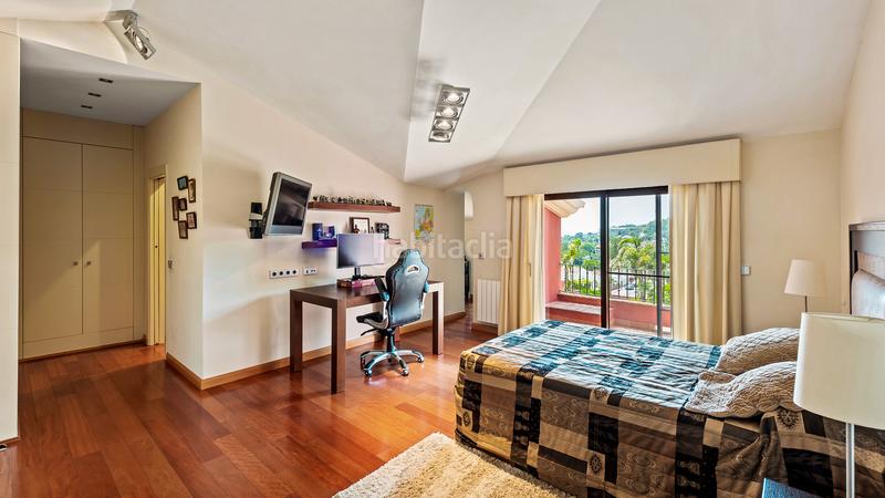 Foto d190cacf-2e48-4ace-a254-0260b8a2126f. Haus mit parking pool in Nueva Andalucía centro Marbella