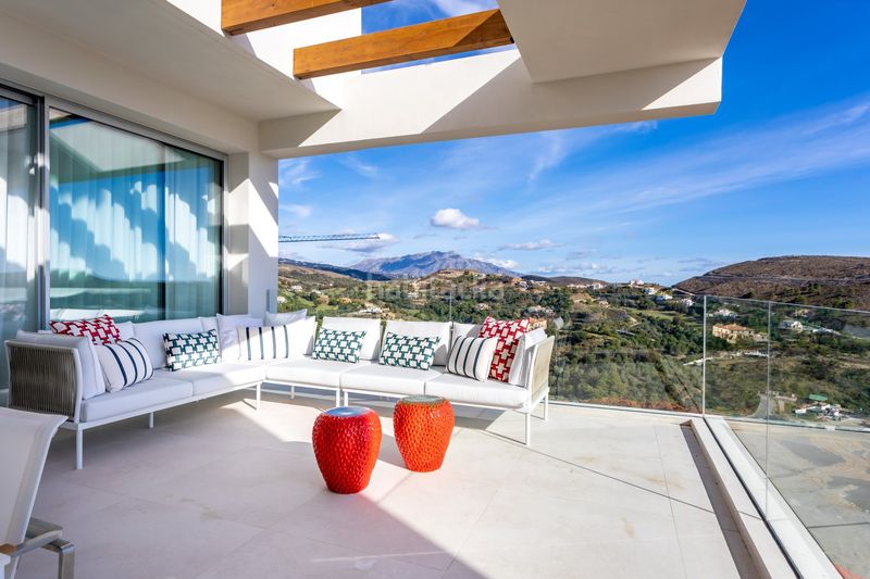 Foto c163428b-83f1-46bb-bbf0-86cbc2af44bd. Apartament amb aparcament piscina a Benahavís pueblo Benahavís