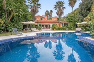 Maison à Nagüeles Alto. Villa en venta en nageles, marbella