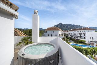 Attique à Lomas de Marbella Club. Ático en venta en las lomas del marbella club