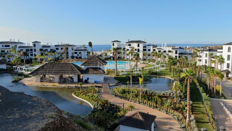 Foto c87b779a-5755-4640-bd34-f1b81f4b63a9. Apartament amb aparcament piscina a altos de Estepona Estepona