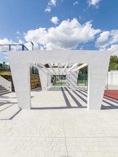 Foto dfcdac7a-a4c2-4024-bca3-d9b66f7642b1. Apartament amb aparcament piscina a altos de Estepona Estepona