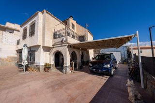 Casa a Avenida de Las Alpujarras 6