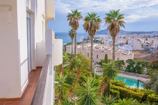 Flat in Calle mojácar 19. Piso de 2 dormitorios con terraza y piscina comunitaria en carbo