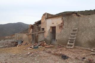 Masia a Calle los albaricoques. Finca con cortijo para rehabilitar en pleno parque natural de ca