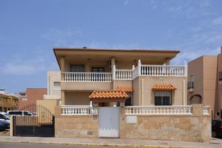 Chalet in Calle pluton 8. Exclusivo chalet de ensueño en pechina espacio, confort y conexi