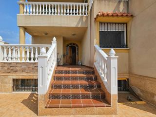 Chalet in Calle pluton 8. Exclusivo chalet de ensueño en pechina espacio, confort y conexi