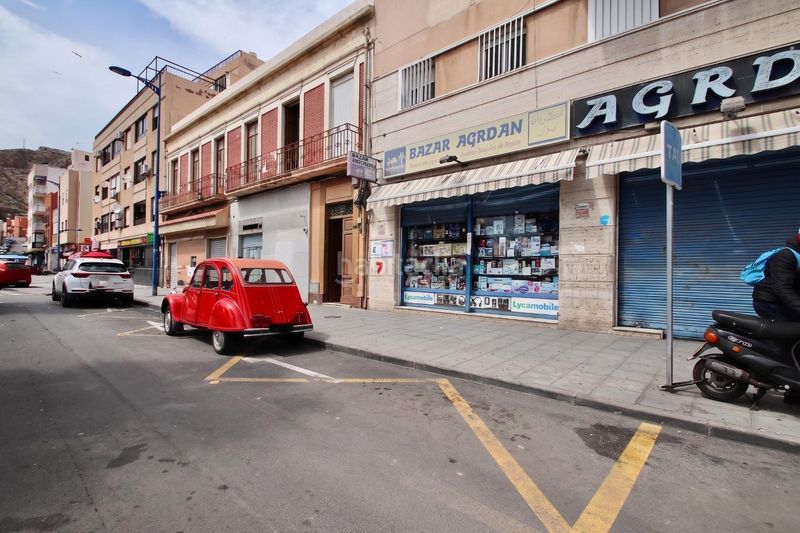 Foto 6ce819f0-061d-400e-9f2e-94aad9f9a09b. Edifici a carretera de málaga 21 a La Chanca - Pescadería Almería