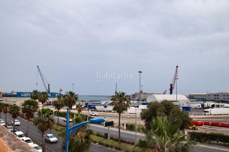Foto db427445-d680-457a-b286-80958a3775ad. Edifici a carretera de málaga 21 a La Chanca - Pescadería Almería