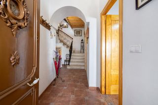Casa in Calle de mengemor 40. Encanto histórico, confort y oportunidad única en ohanes.