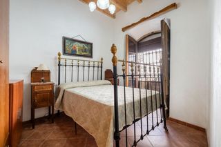 Maison à Calle de mengemor 40. Encanto histórico, confort y oportunidad única en ohanes.